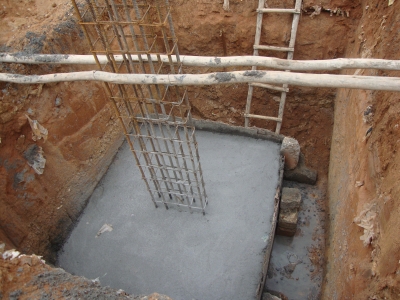 pillar-with-concrete-footing